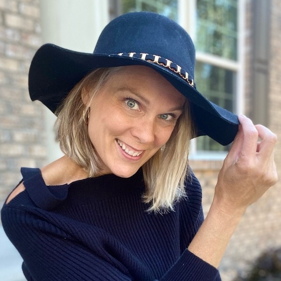 Leave You Speechless Hat-black